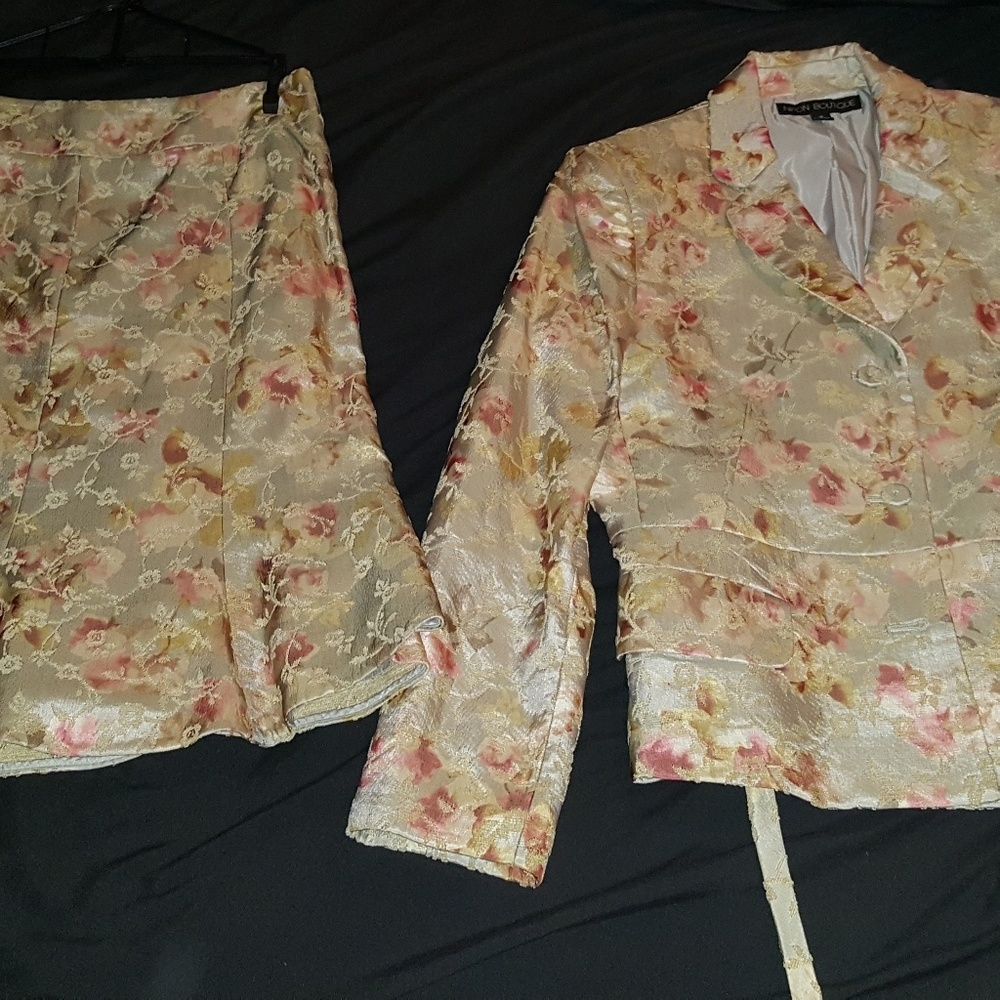 skirt suit